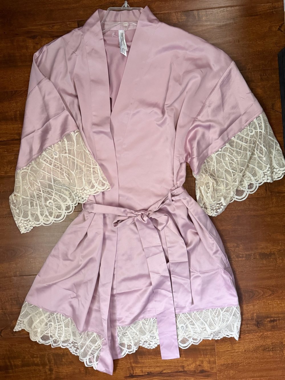 NWOT Flora Nikrooz Dusty Mauve Satin Lace-Trim Kimono Robe
